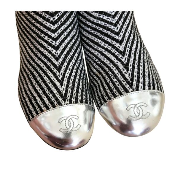Chanel Tweed Ankle Boots Silver Black Interlocking CC Logo Cap Toe Size 7 37.5 - Picture 3 of 11